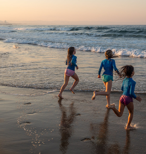 Kinderen spelend bij Umhlanga, Zuid-Afrika